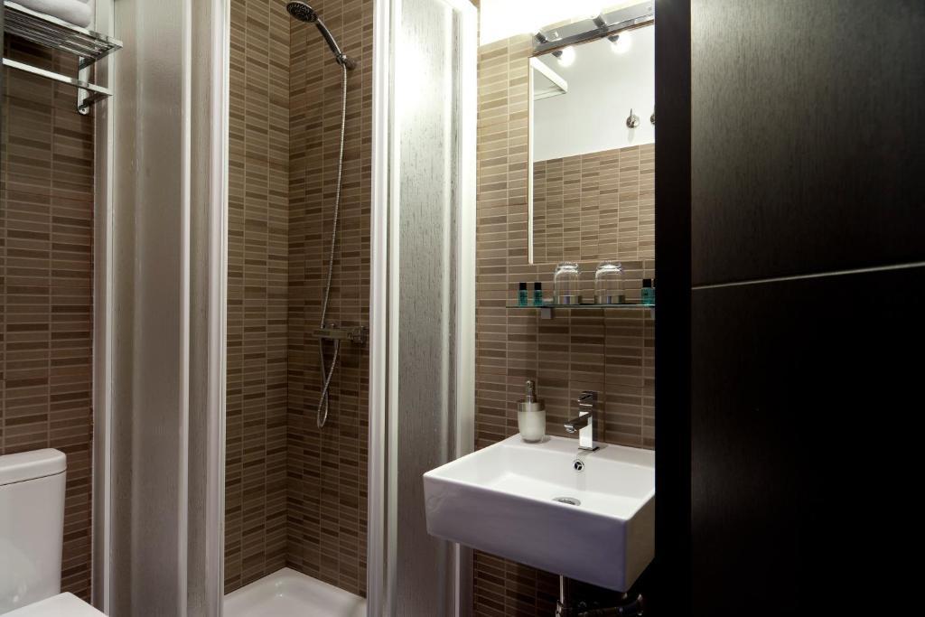 Thc Latina Hostel Madrid Eksteriør bilde