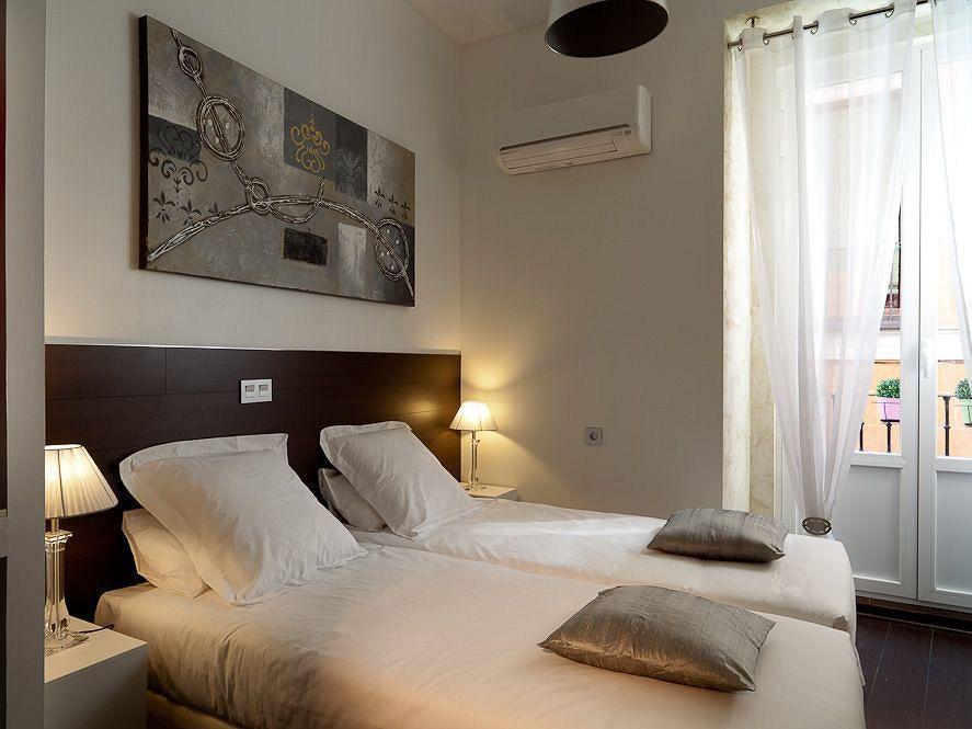 Thc Latina Hostel Madrid Eksteriør bilde