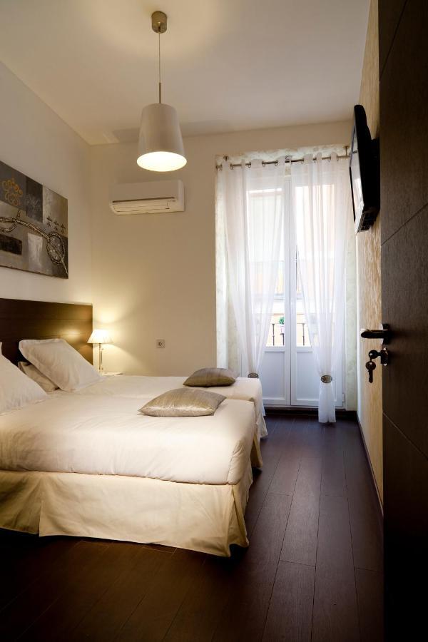 Thc Latina Hostel Madrid Eksteriør bilde
